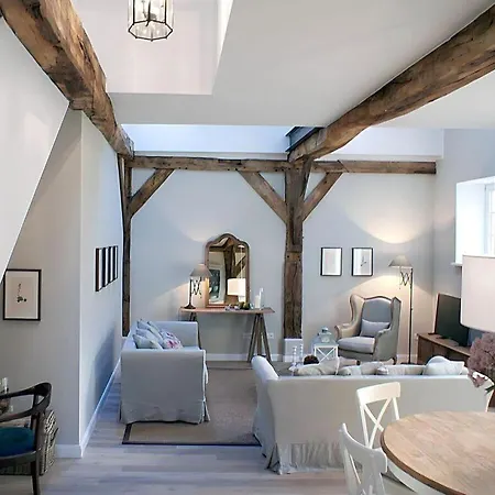 아파트 Majestic In